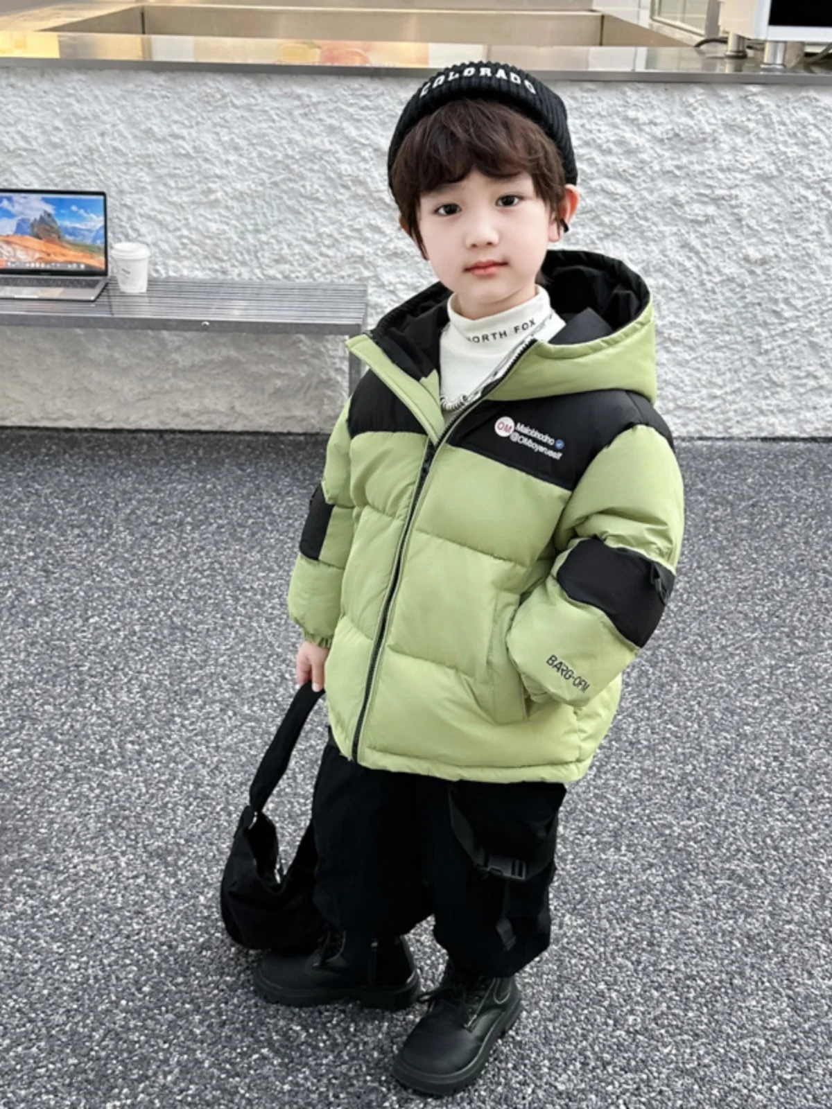 

Утепленная хлопковая куртка для мальчиков: молодежное зимнее пальто с капюшоном в стиле колор-блок, теплая повседневная одежда, приталенный крой, на молнии