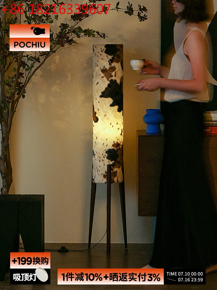 

Next to the snow floor lamp sofa, Chinese-style cream vertical medieval atmosphere