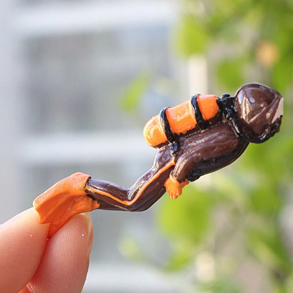 

World Sea Explorer Oceans Decoration Fish Tank Decor Ornament Micro Landscape Divers Figurine 3D Model Action Figures