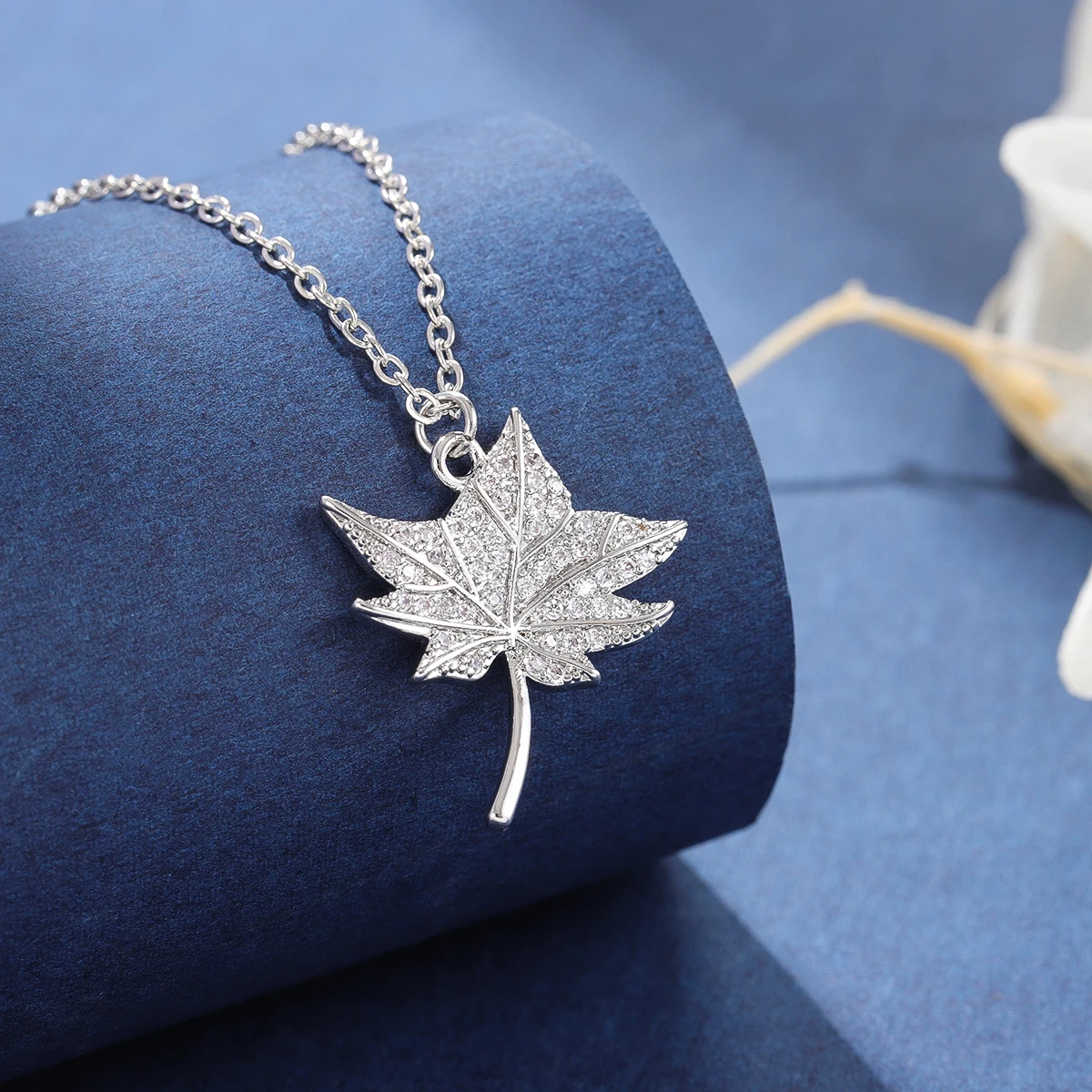 Fashion Temperament Crystal Maple Leaf 925 Sterling Silve Exquisite Pendant Necklaces XL287