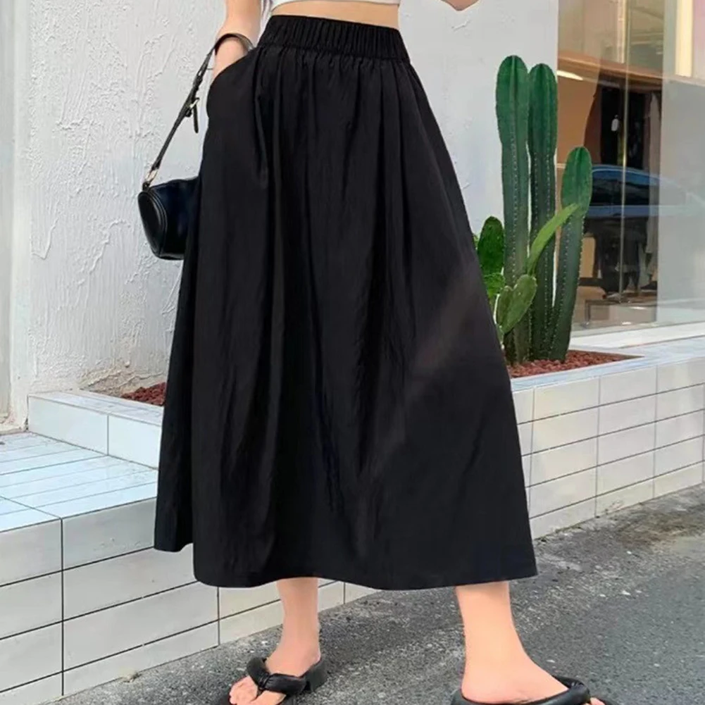 Women's Solid A-Line Skirt with Draped Texture and Elasticized Waistband Pleated Knee-Length Skirt with Functional Side Pockets