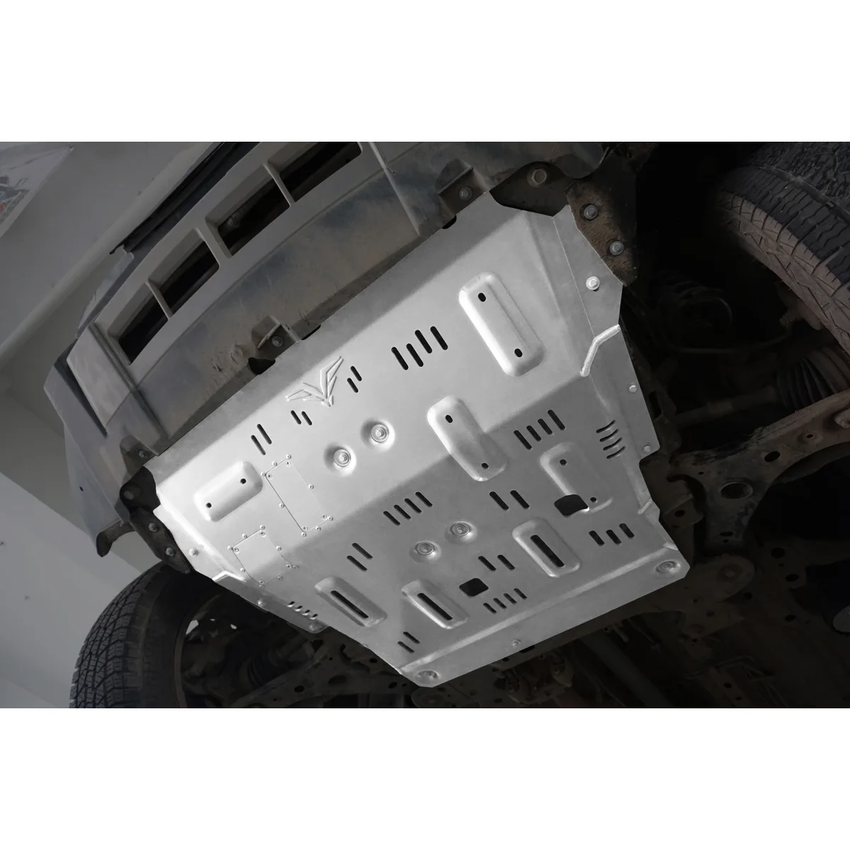 

Customized Production of 5mm High-density Alloy Bottom Guard Plate Accessories Suitable ForJetour T2