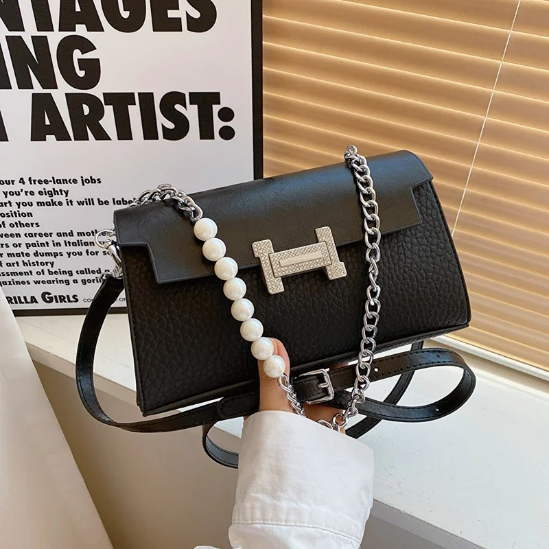 

Vintage Minimalist Elegant Clutch Bag For Leisure Activities Featuring Letter Logo And Solid Color