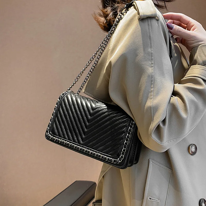 

2025 Vintage Luxury Shoulder Crossbody Bags Chain Lattice Womens Bag Large Capacity Gothic Square Handbags Ladies Travel Bag