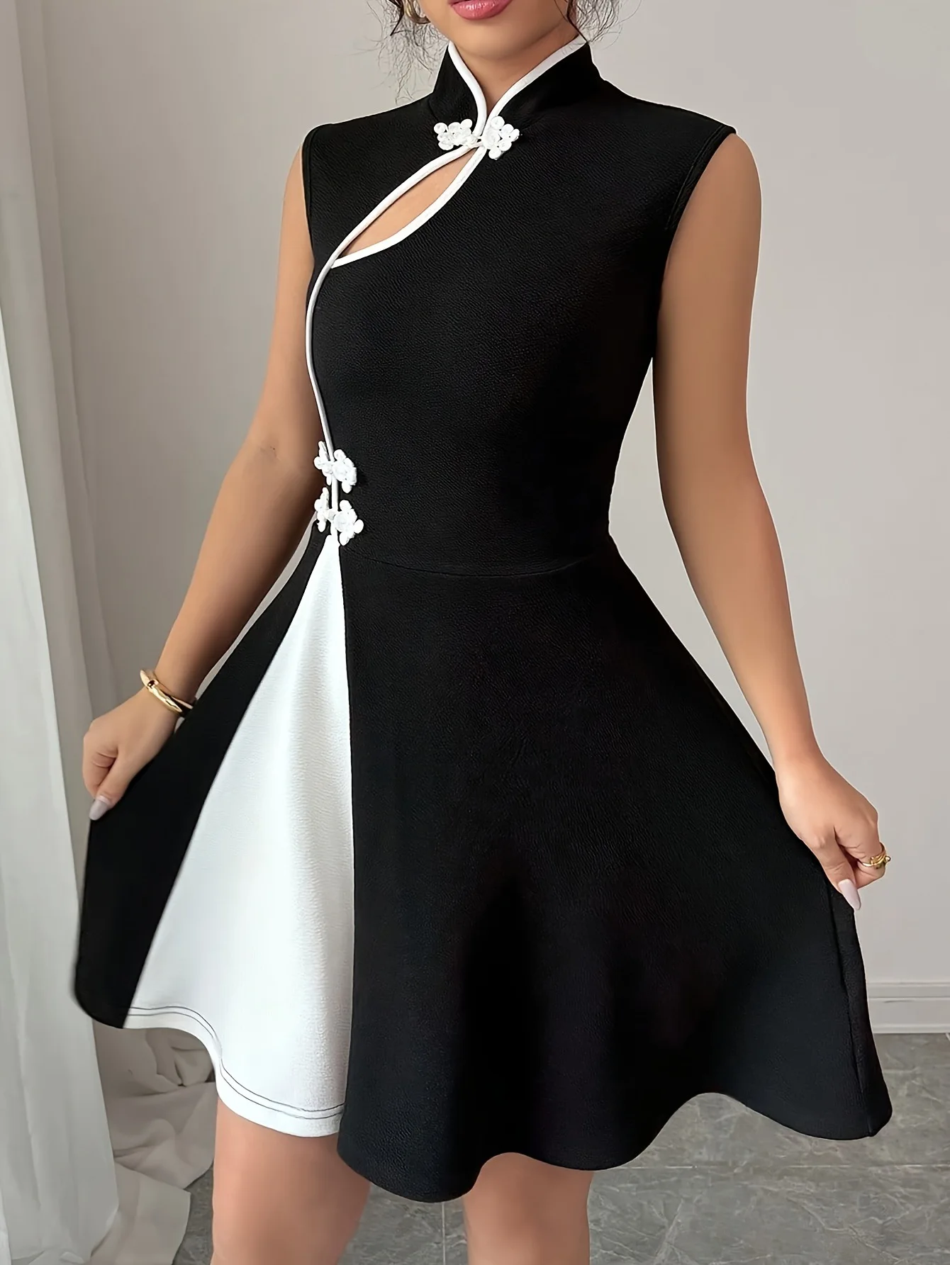 Customized Chinese Qipao Mini Dress Sleeveless Frog Button Black White Patchwork A‑Line Party Cocktail Dresses for Women
