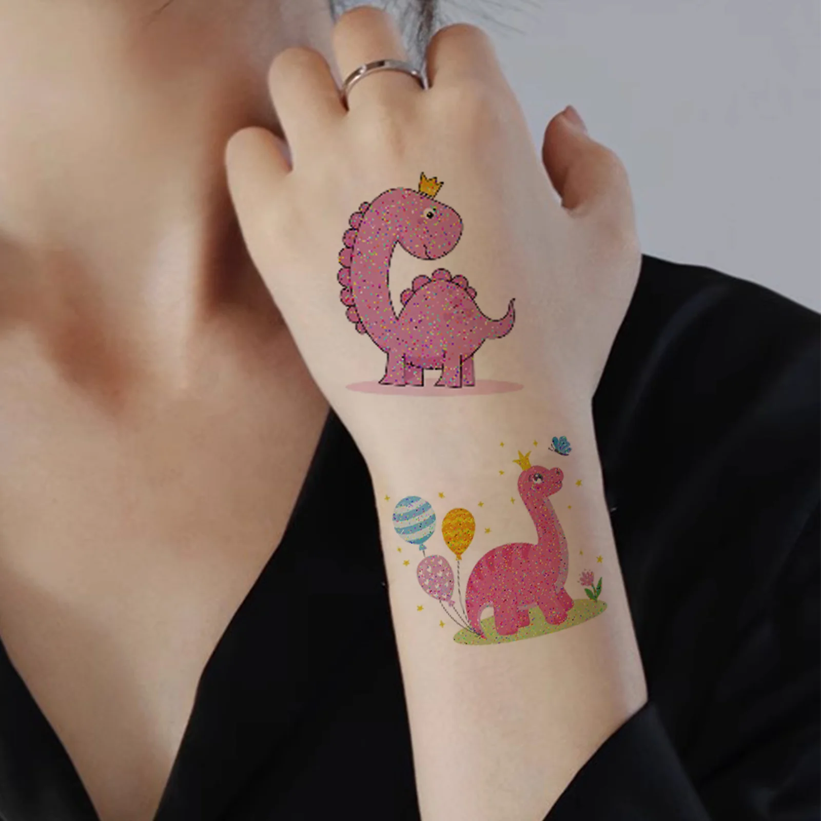 12 قطعة من ملصقات الوشم المؤقت على شكل ديناصور متلألئ، تصميم لطيف مقاوم للماء التيروصور تيرانوصور ريكس ترايسيراتوبس