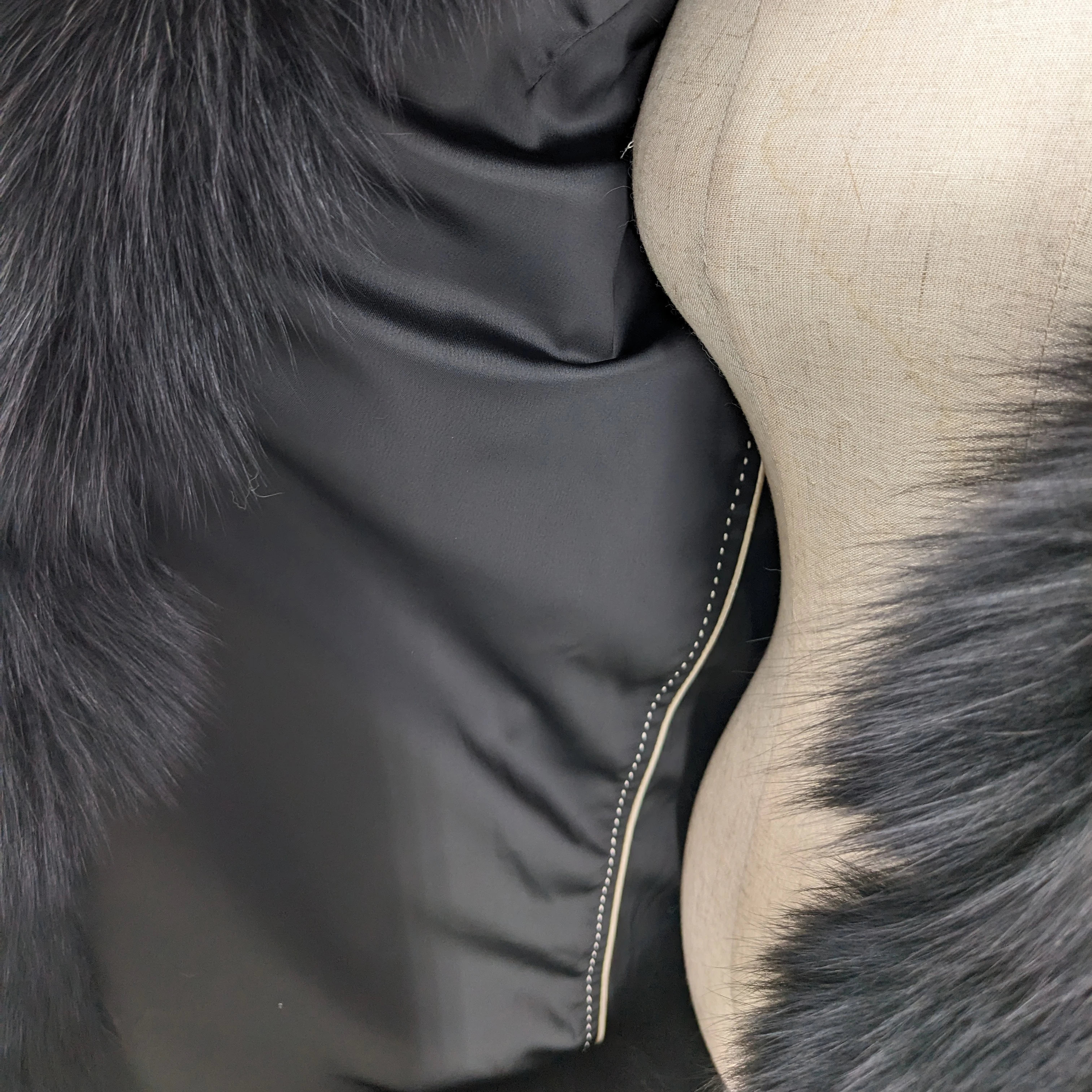 معطف فرو الثعلب الحقيقي مع سترة شتوية عصرية برقبة على شكل حرف V سميكة ودافئة فاخرة فروي 250450