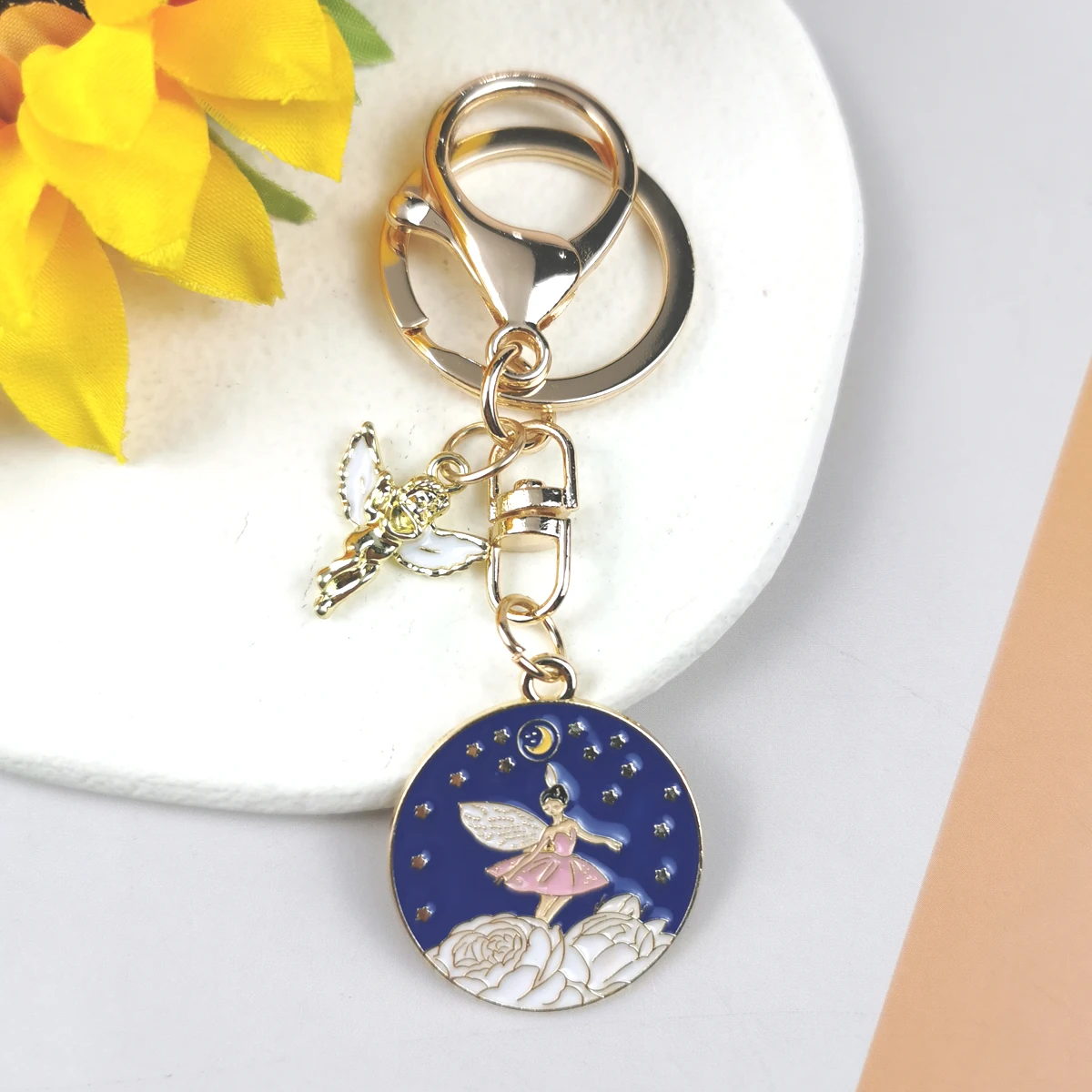 

2Pcs Lovely Key Ring Angel Enamel Alloy Charms Keychain Schoolbag Ornament Car Keys DIY Sweet Jewelry Gifts