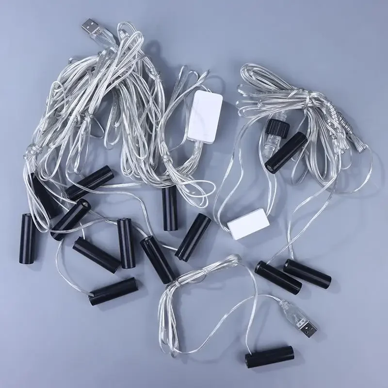 

1 комплект адаптера питания, устранители батареек типа АА, устраняют нужны часто замены батареи для рождественских елок