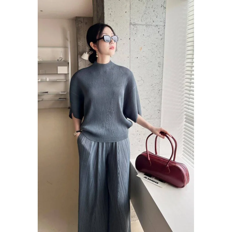 Женская свободная плиссированная футболка Miyake с рукавами «летучая мышь» — дышащий и прохладный летний топ # 5003 | Пара брюк # 9019П Женская свободная плиссированная футболка Miyake с рукавами «летучая мышь» — дышащий и прохладный летний топ # 5003 | Пара брюк # 9019П