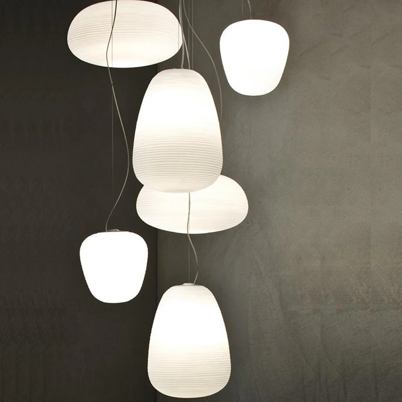 تركيبات إضاءة داخلية بتصميم حديث، ثريات زجاجية طويلة لديكور المنزل من Urban Loft بتصميم مختلف