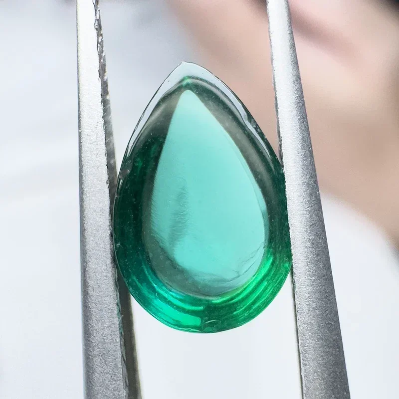 Lab Grown Zambian Emerald Pear Shape การตัดพื้นผิวเรียบแบบไฮโดรเทอร์มอลพร้อมรอยแตกรวมใบรับรอง AGL ที่เลือกได้