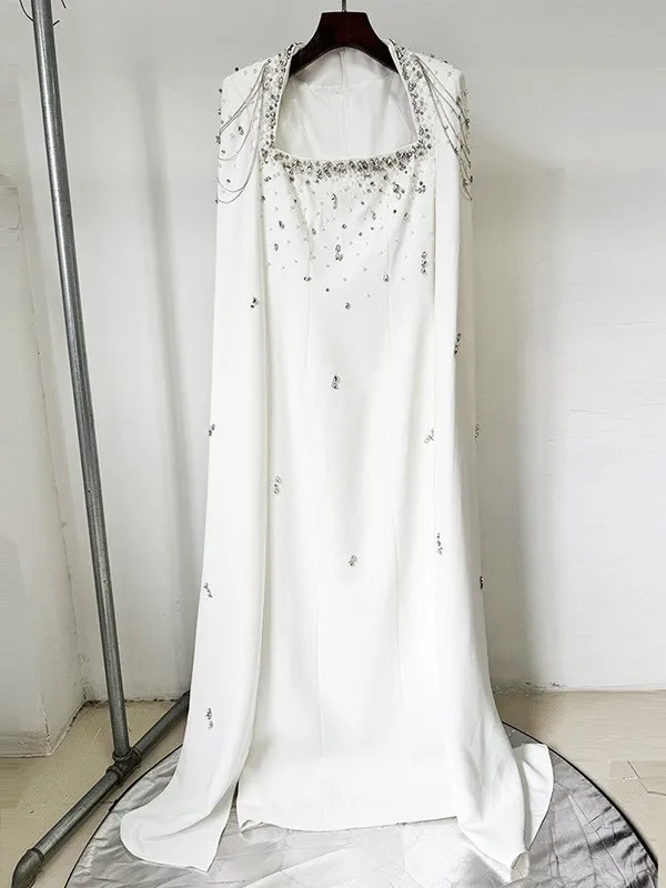 ชุดราตรียาวประดับด้วยลูกปัดหนัก พร้อมผ้าคลุมไหล่และสายคล้องยาวถึงพื้น รุ่นใหม่ปี 2025 สไตล์เซเลบริตี้สำหรับผู้หญิง