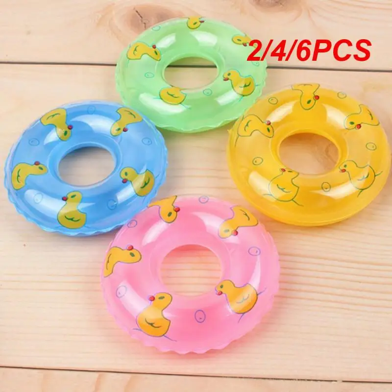 2/4/6pcs kleine gelbe Ente Zubehör bequeme Bades pielzeug Mini reiche und bunte Schwimmbad Baby Schwimm hilfe