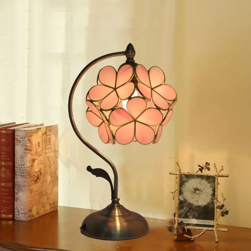 

Light luxury creative petal table lamp romantic European copper lamp bedroom decoration coffee shop desk bedside lamp