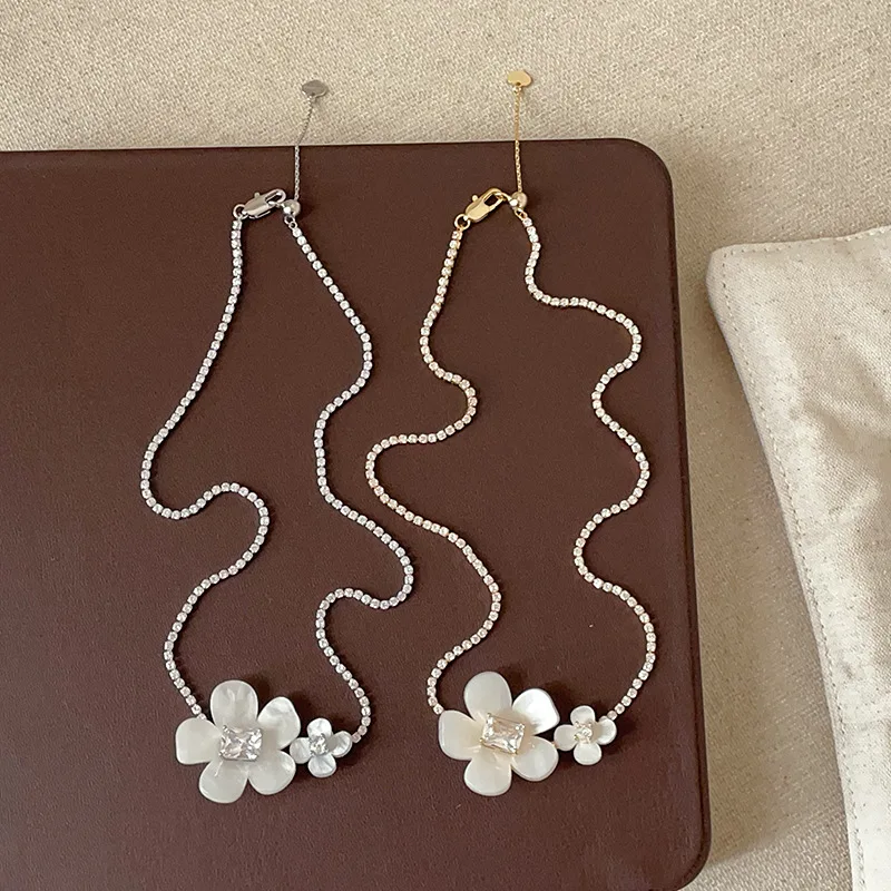 

Minar Elegant White Fritillary Rhinestones Double Flower Pendant Necklaces for Women Real Gold Silver Copper Chain Strand Choker