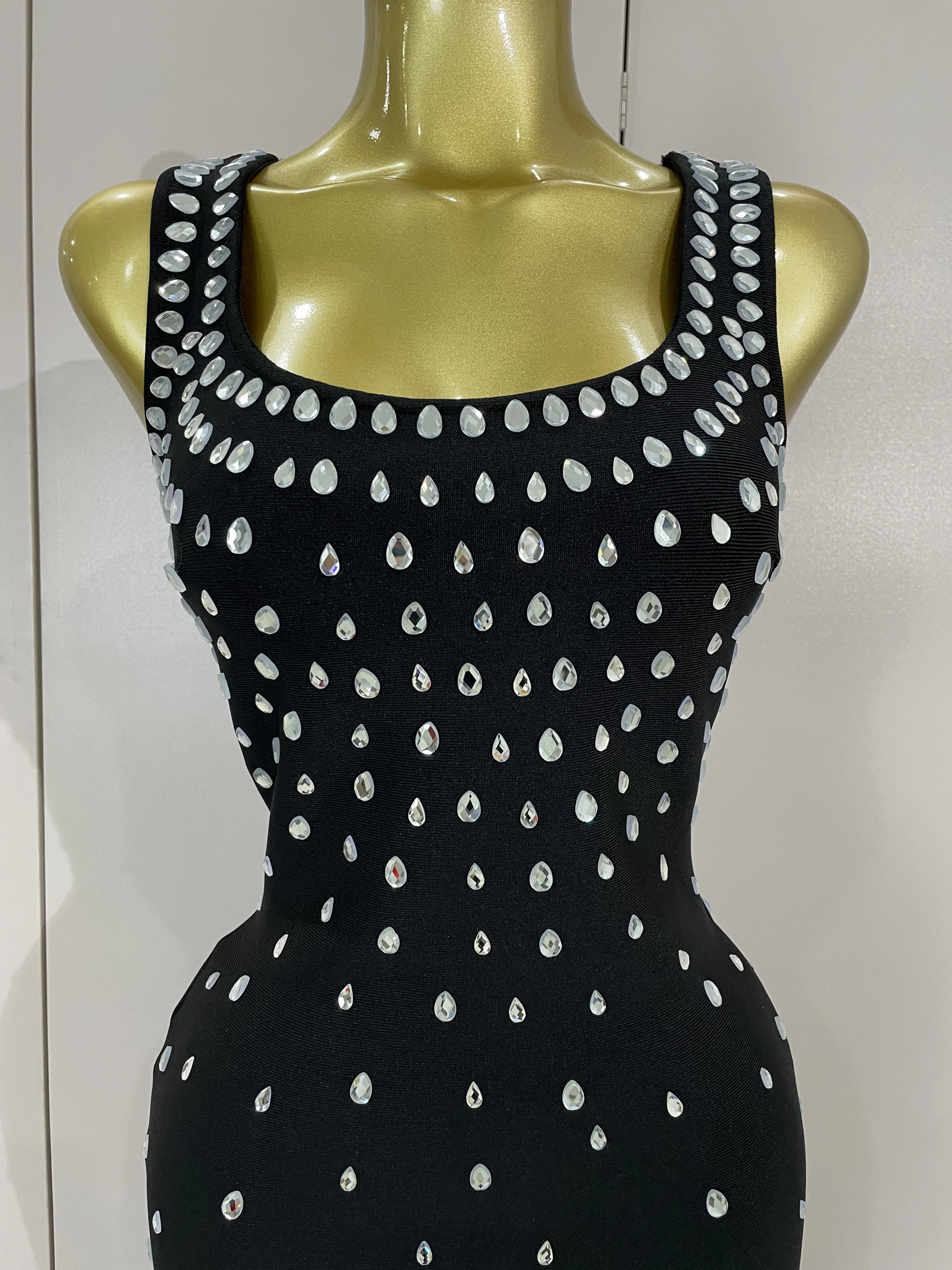 Vestidos elegantes de cumpleaños, vestido largo ajustado sin mangas con diamantes de lujo, vestido de fiesta de graduación de noche para celebración de calle alta