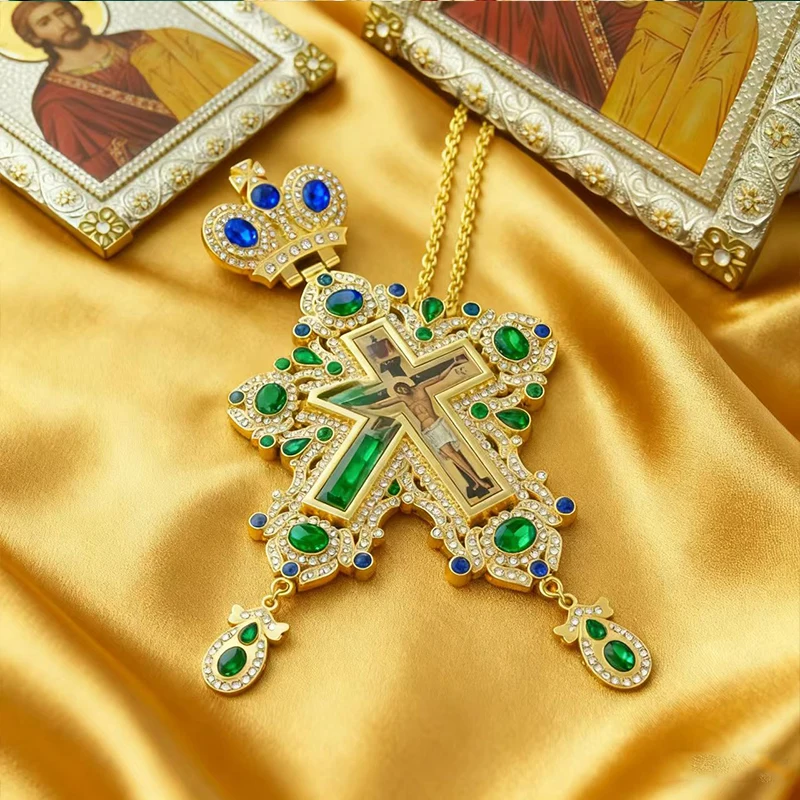 Vergoldetes Orthodoxes Brustkreuz mit blauer Kristalleinlage und Kruzifix-Ikone, Hochwertiger liturgischer Schmuck für Priester in der Kirche – Detail 8