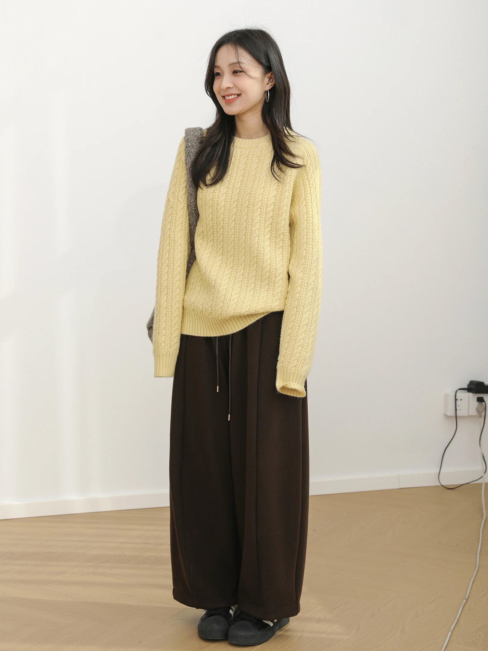 

Супермягкий уютный вязаный свитер свободного кроя с круглым вырезом, повседневный, с узором «косы» и цветочным принтом, женский, модный, зимний, новинка