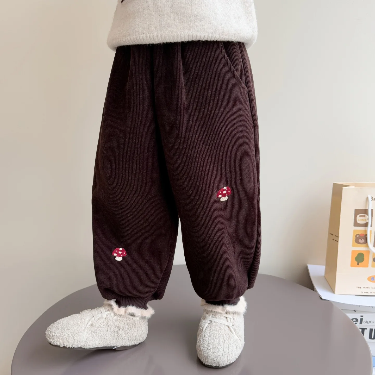 

Брюки для маленьких девочек, новые зимние детские брюки-джоггеры с вышивкой грибов для маленьких девочек, толстые теплые вельветовые штаны с эластичной резинкой на талии для маленьких девочек