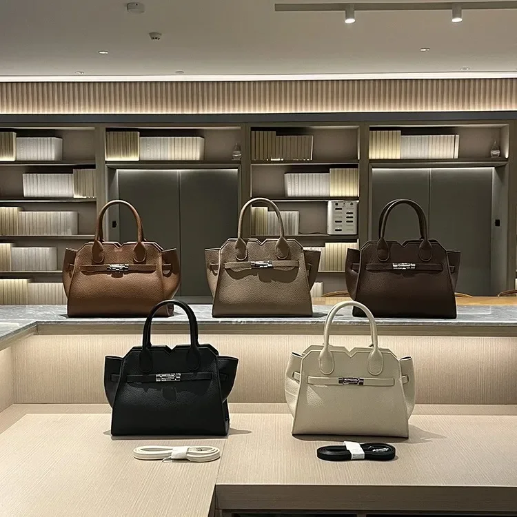 

Simple and Elegant Platinum Handbag for Women, Large Capacity Kelly Bag, Trendy and Fashionable Single Shoulder Crossbody Bag.