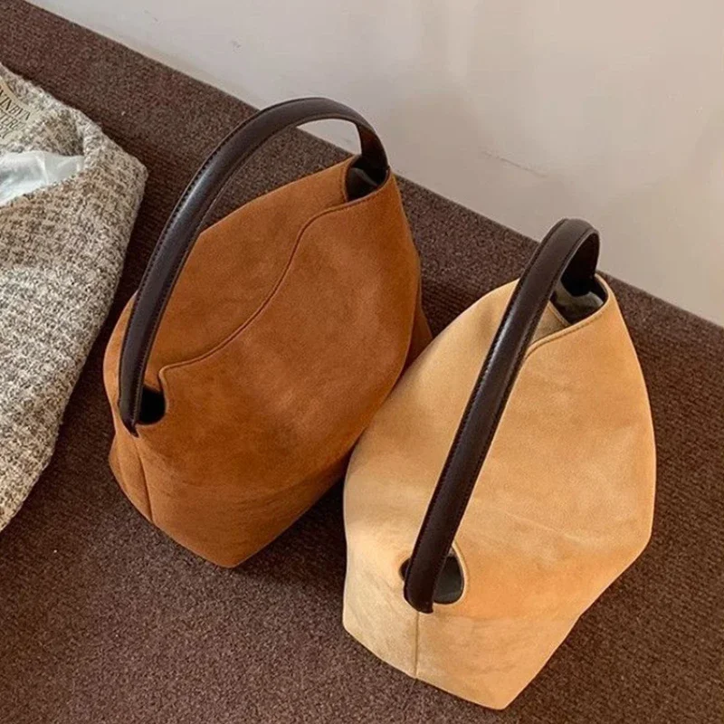 Bolsa de camurça retrô para mulheres, axila versátil, sacolas, bolsa de grife, bolsas crossbody, bolsas de ombro