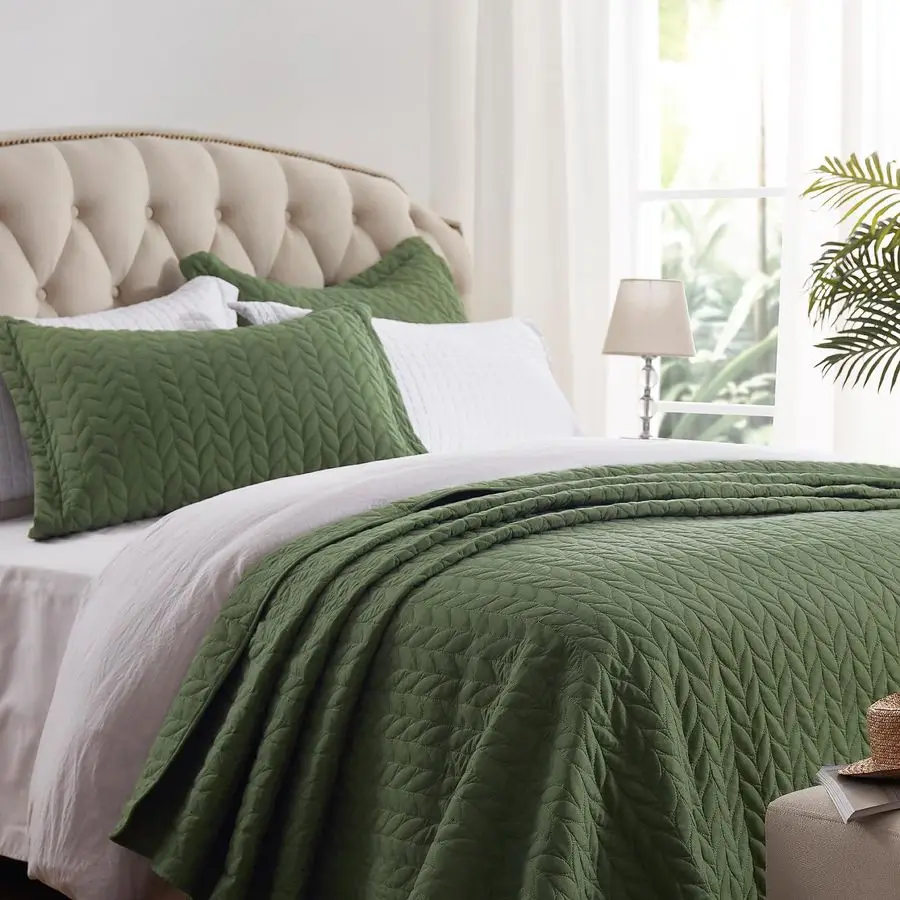 

Olive Green Queen Quilt Bedding Set, Lightweight Comforter Bedspread Blanket Full Queen Size Quilt, Luxury Quilted Stitching Cov