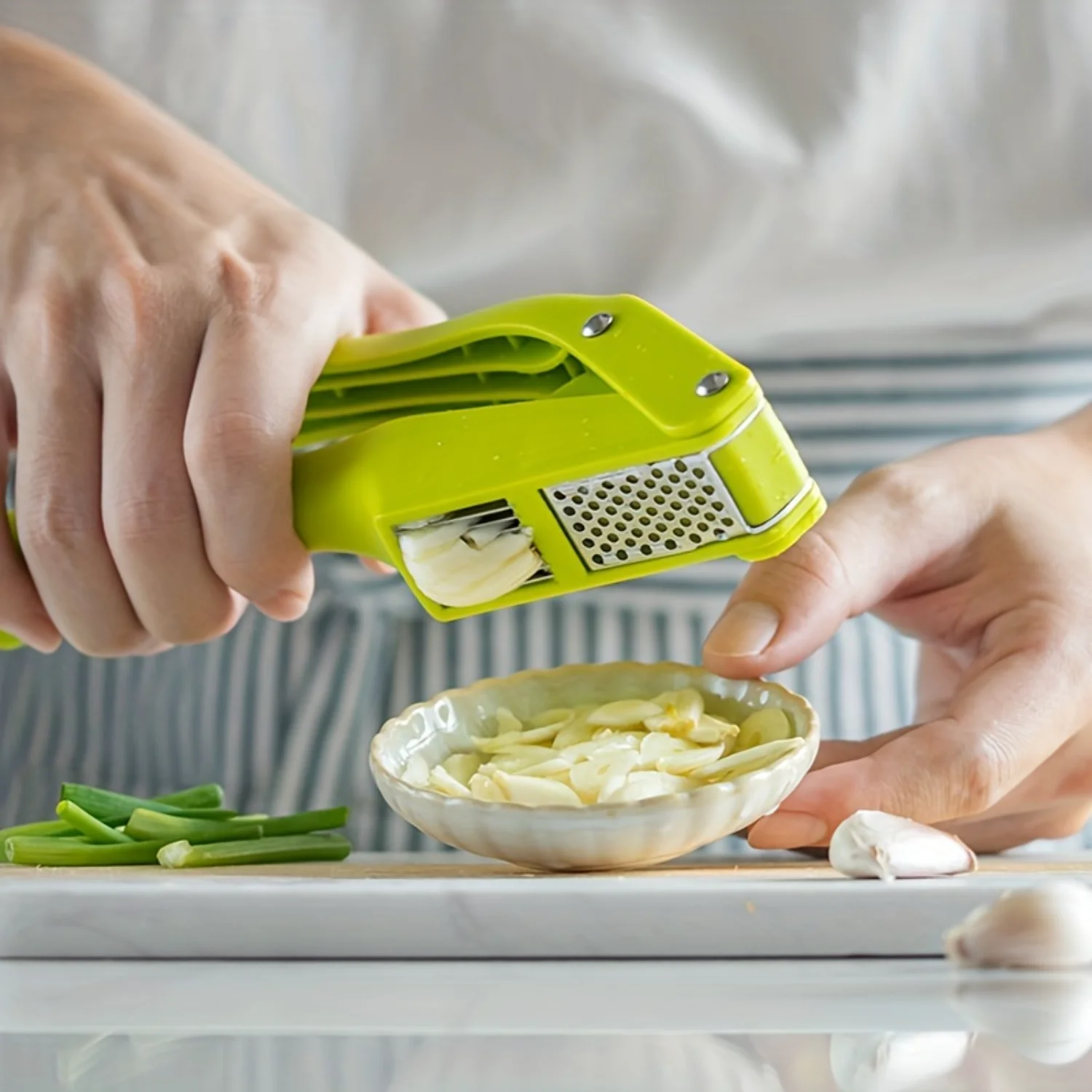 2-in-1 Plastic Garlic Press and Slicer, Manual Garlic Mincer and Crusher,  Gadget Tool, No Electricity Required