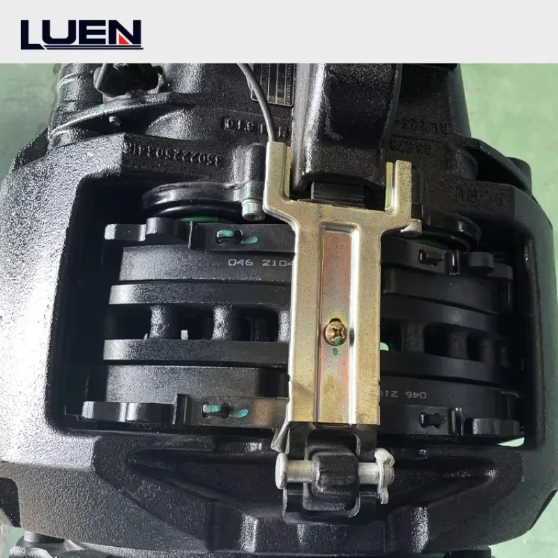 Heavy Duty High-Performance LUEN American Type Disc Brake Axle For Semi Trailer Freight Transport 13T Max Payload