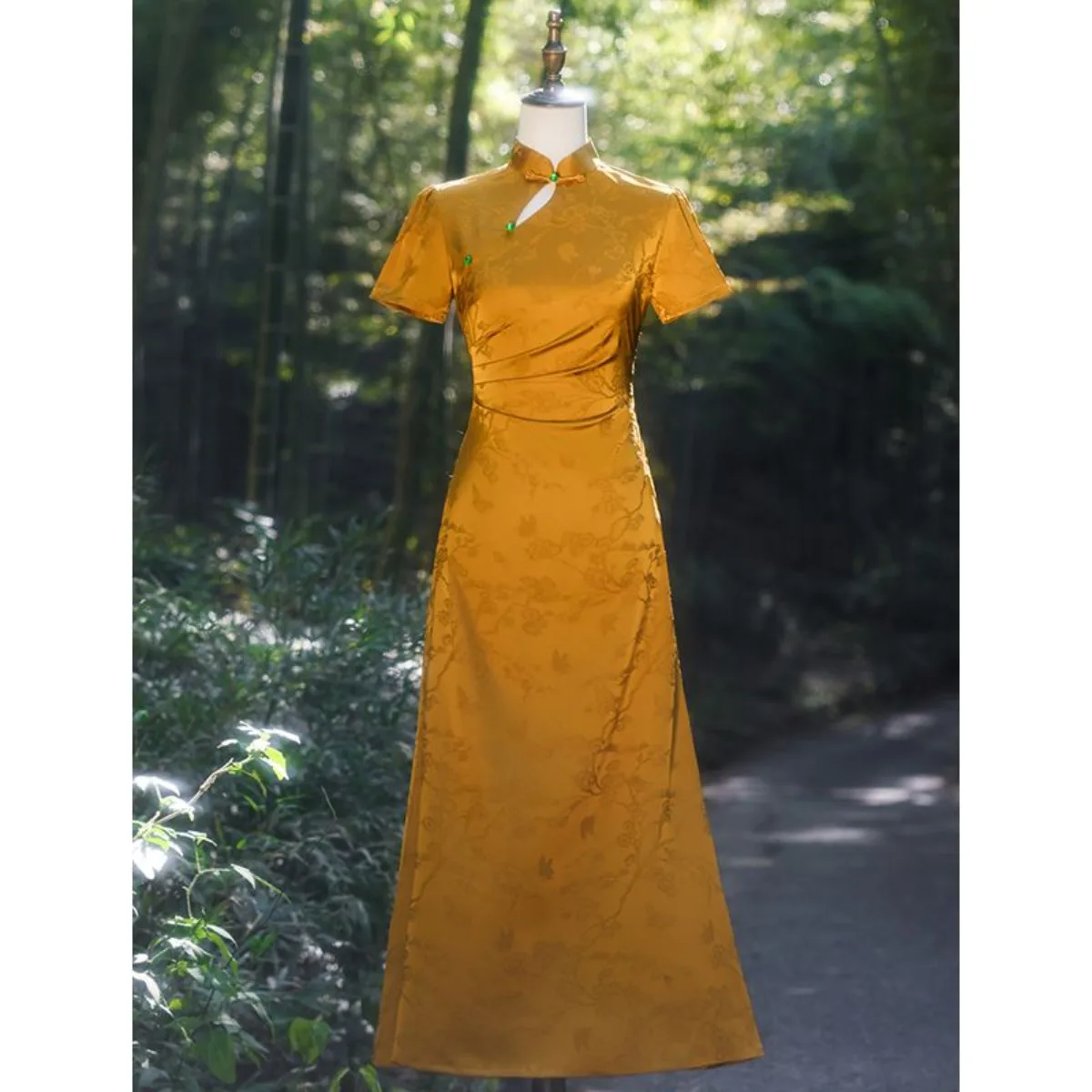 فساتين تشيباو الصينية الجديدة لربيع وصيف 2025، فساتين صينية شرقية مع مقاس نحيف أنيق، فستان طويل مذهل للنساء