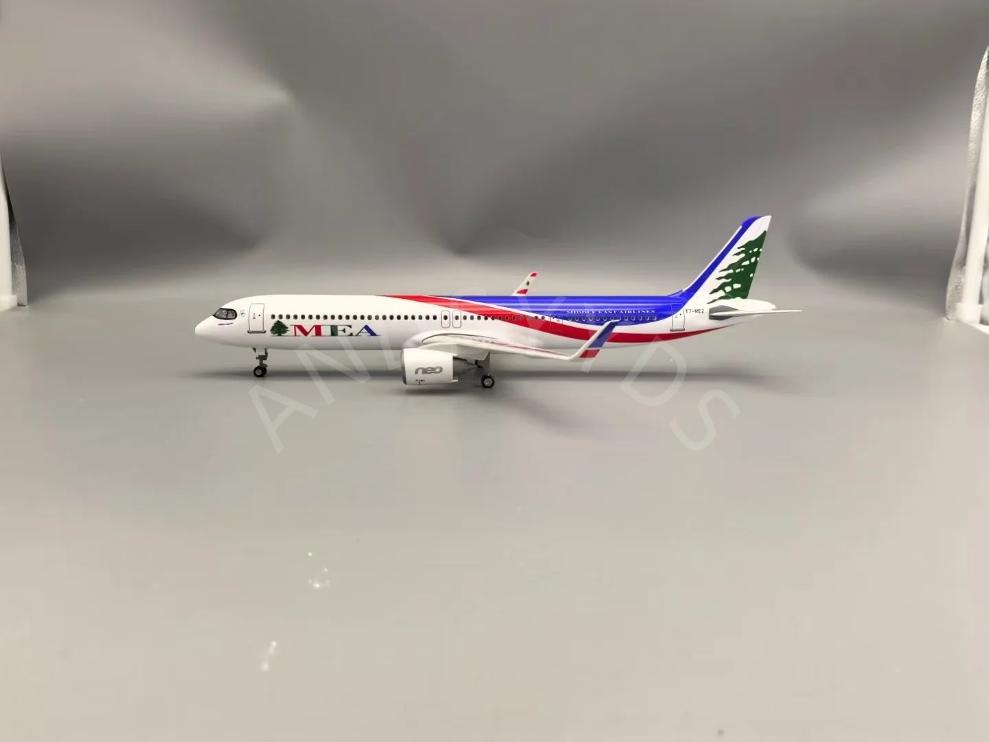 

1/100 Scale 44CM Aircraft Model A321NEO MEA Airline Toy Model W Light & Wheel Diecast Airplanes for Children Display Collection