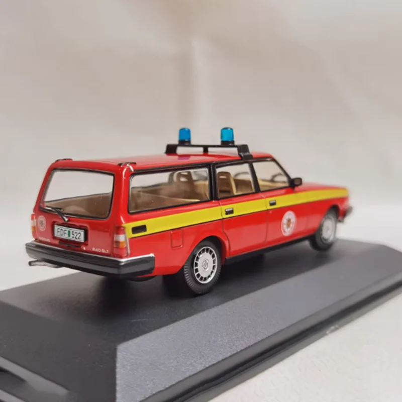 Dreifaches Simulationsautomodell aus Legierung im Maßstab 9 im Maßstab 1:43, statische Sammlung, dekoriertes Weihnachtsgeschenke-Spielzeug