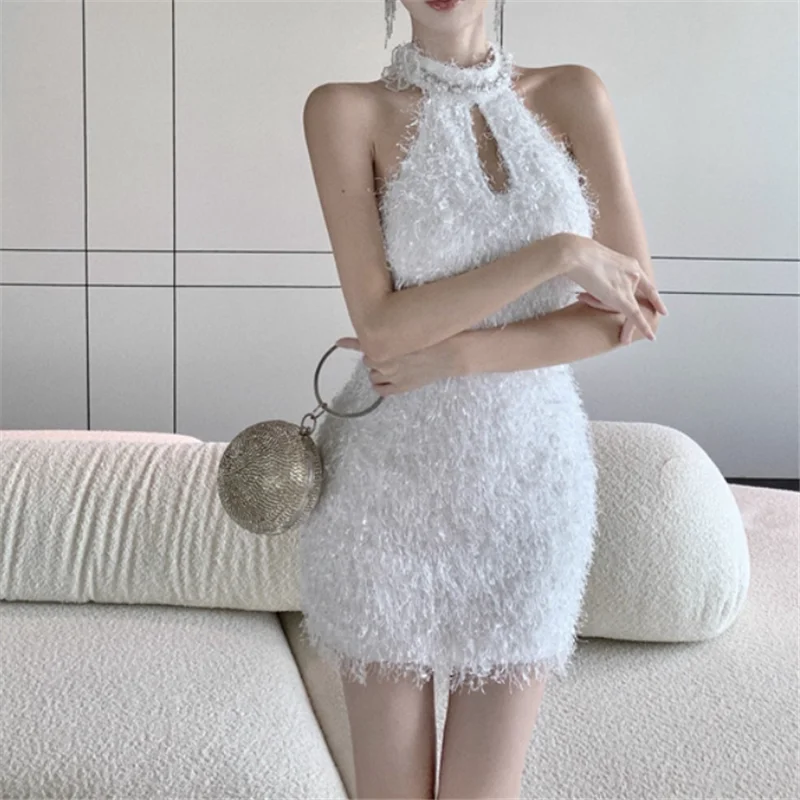 見事なサマービーズホルターネックホワイトタッセルパーティーミニドレス、バックレスダイヤモンドチェーンボディコンフェアリーフォトドレス、ペンシルショートスカート