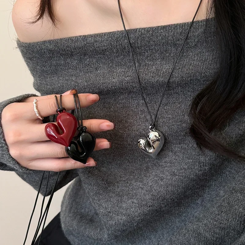 Red Heart Pendant Necklace Retro 80s Aesthetic Love Inspired Choker New Fashion Romantic Heart Shape Necklace for Women