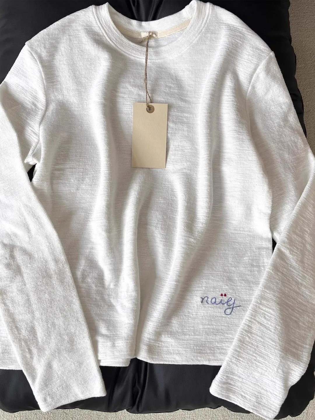 

Стильная белая женская футболка с длинным рукавом и круглым вырезом, тонкая, простая, для ранней весны, базовая, с обычной шириной плеч, стандартный крой