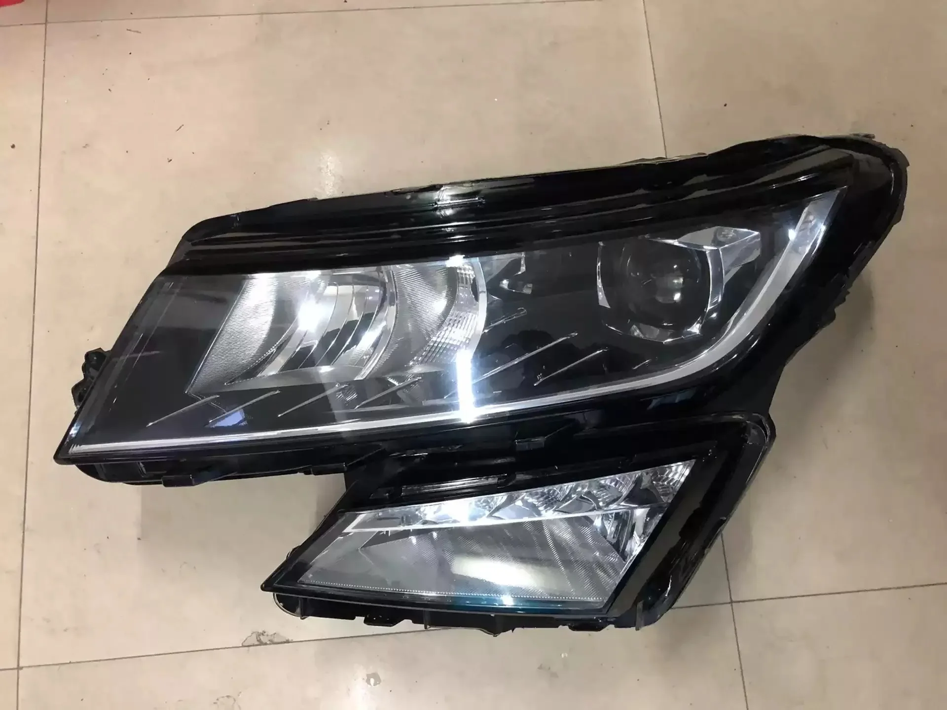 

Front Headlight headlamp Head lamp Daytime Running light DRL for Skoda kodiaq 2017 Turn signal