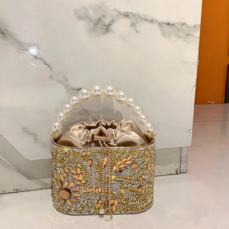 حقيبة عشاء فاخرة، حقيبة صندوقية على شكل سلسلة ساعي البريد مرصعة بالألماس اللامع