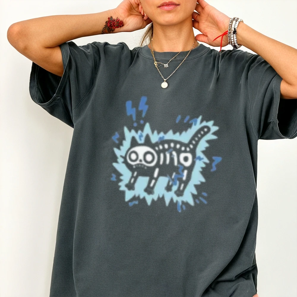 T-shirt streetwear con grafica Lightning Cat, top casual in puro cotone alla moda da donna con stampa tagliente, ideale per abiti fantastici e divertenti