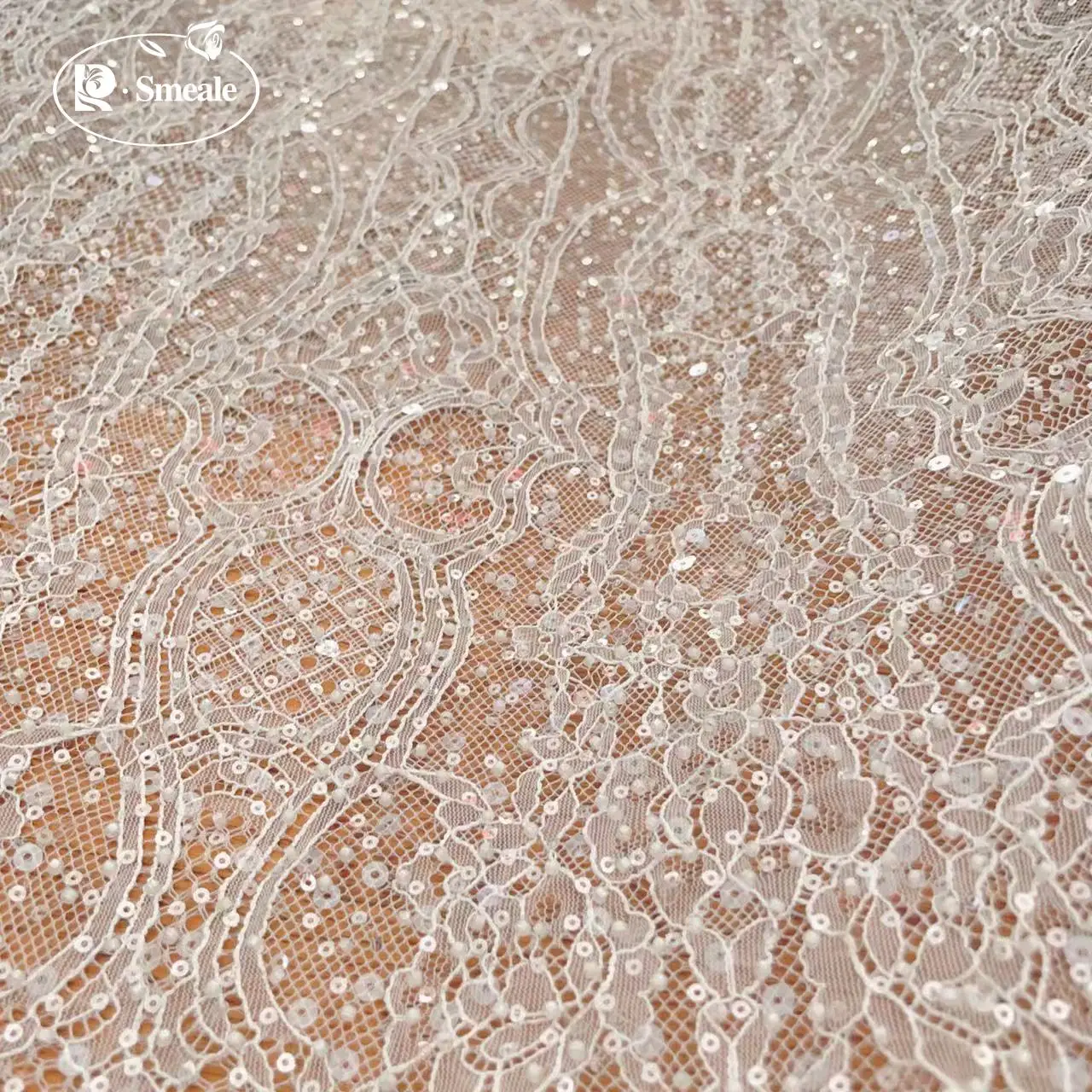 Funkelndes Pailletten-Perlen-Stickerei-Hochzeitskleid, Brautspitzenstoff. DIY-Nähzubehör – Detail 3