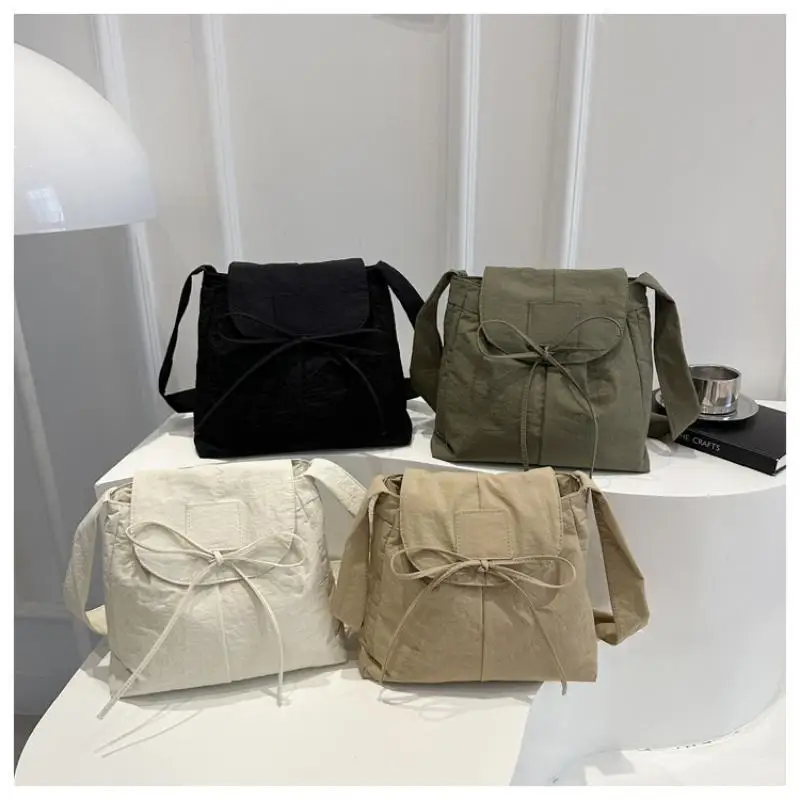 Koreanischer Stil Klapp-Nylon-Schultertasche mit Schleife, Große Kapazität Messenger-Tasche, Leichte Weiche Nylon-Tasche, Tragetasche mit Reißverschluss – Detail 13