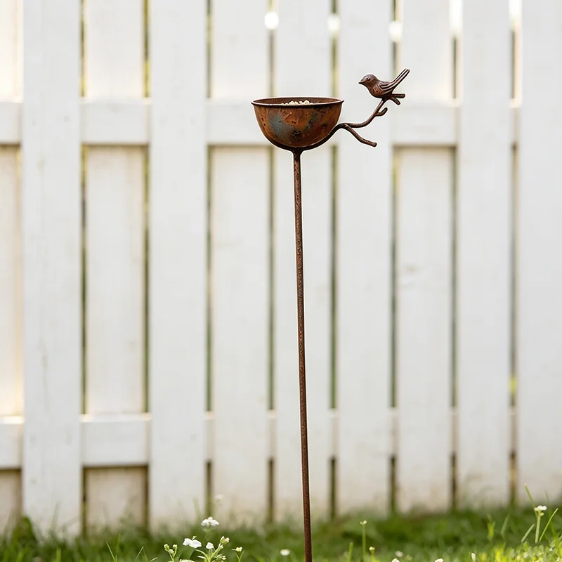 Retro-Metall-Bodenspieß Zwei-in-Eins-Vogelfutter- und Wassernapf - Rustikale Oberfläche für Außen-, Garten-, Rasen- und Terrassendekoration – Detail 3