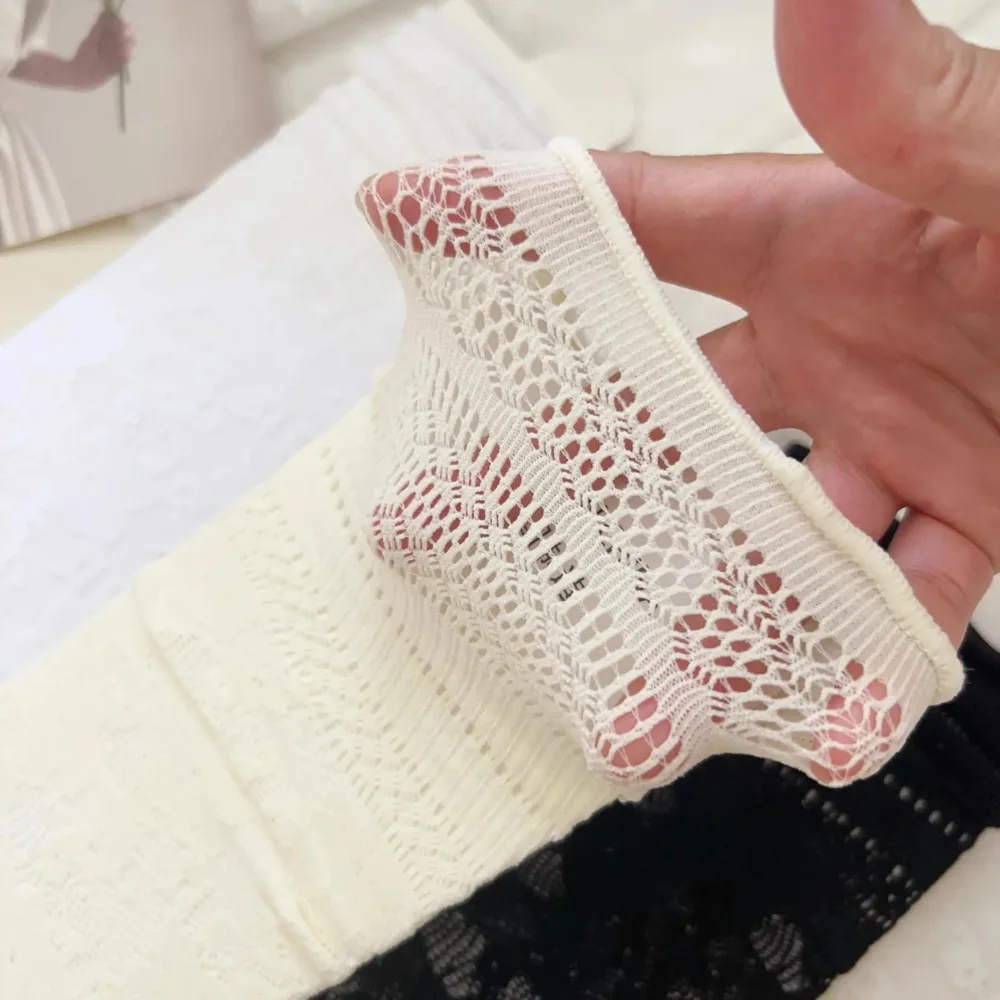 1Pairs New Hollow Out Mesh Split Toe Socks Cotton Ultra-Thin Two-Toed Socks Comfortable Lace High Tube Socks Women