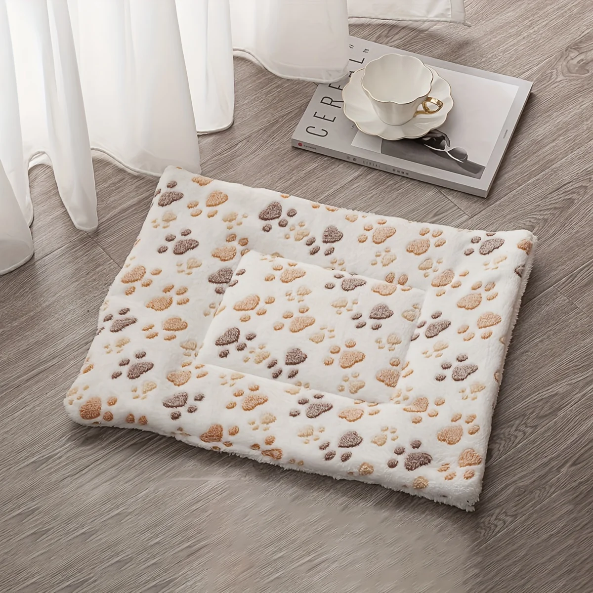 1pc-Pet blanket paw print blanket suitable for small and medium-sized pet dogs and cats to keep warm and soft sleep pads