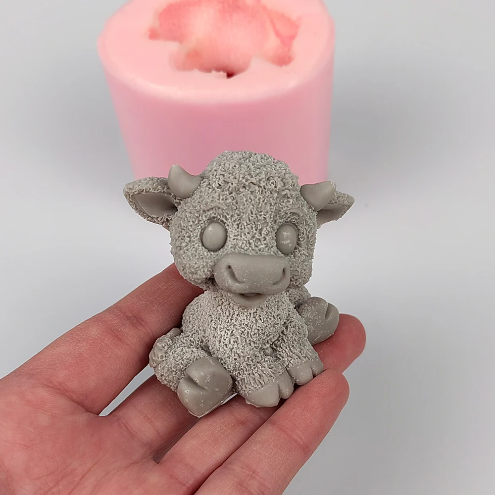 3D Cow Calf Concrete Cement Candle Animal Shape Mochi Toy Silicone Mold Aromatherapy Plaster Mold Fondant Cake Candle Mold Tools