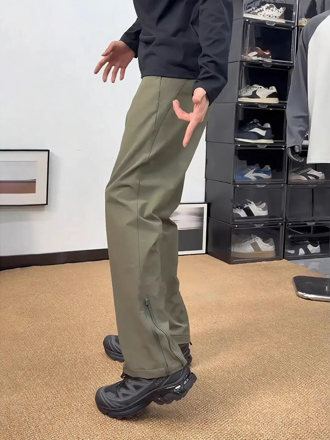 

Мужские демисезонные функциональные брюки для активного отдыха, походов и альпинизма, с боковыми молниями, зауженные к низу (Bootcut), из мягкой ткани, в стиле милитари.