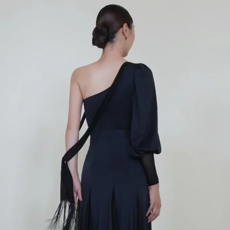 Neue Ballroom Dance Tops Frauen Schräg Schulter Laterne Ärmeln Lila Schwarz Trikots Latin Walzer Dance Performance Kleidung BL18286