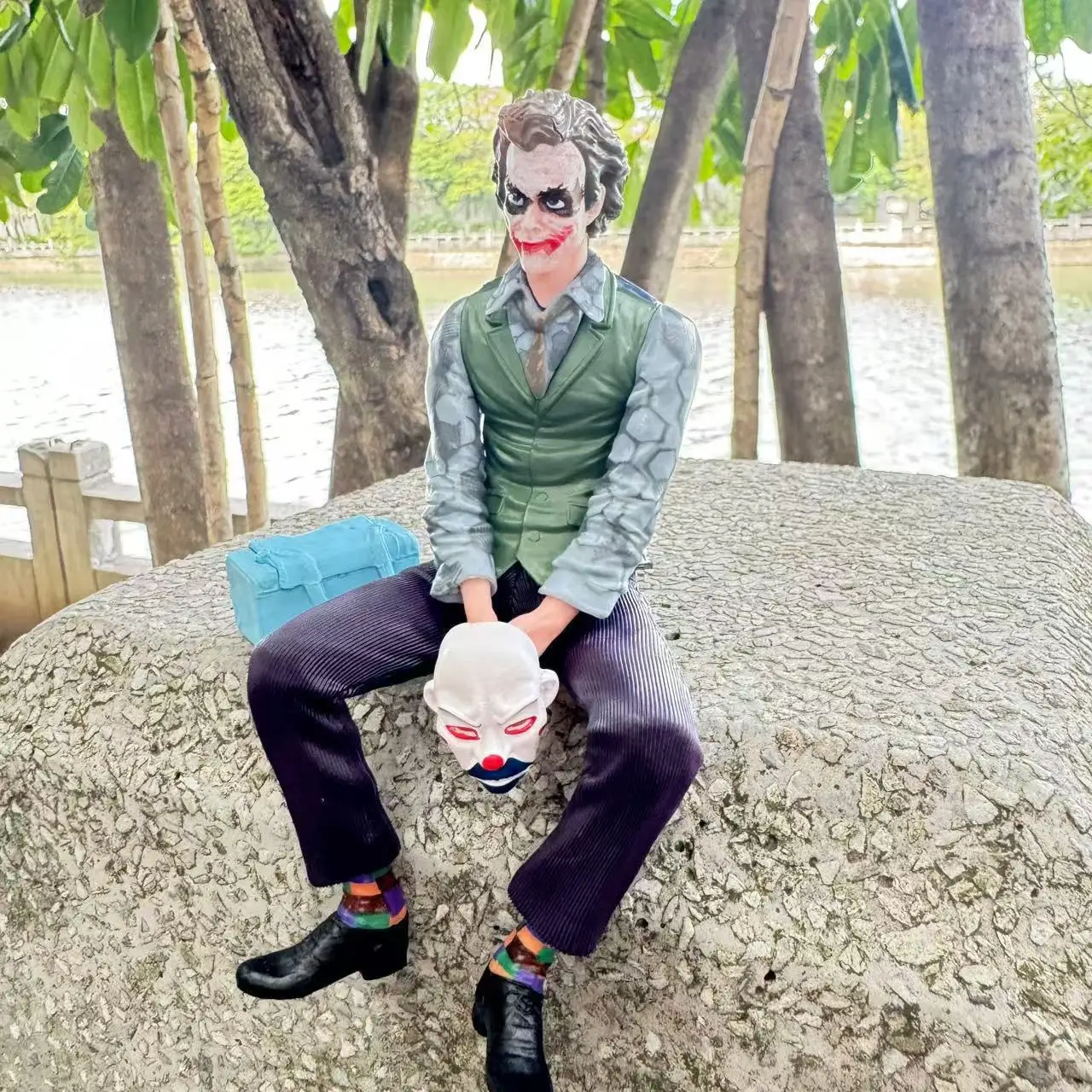2025 10 cm Dach Dekoration Joker Heath Ledger Sitzhaltung Figuren Auto Puppe Schwanz Und Dach Anhänger Modell Statue Sammeln Spielzeug – Detail 1