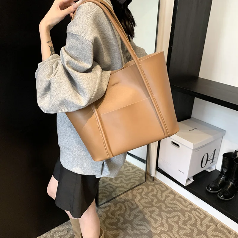 

Осенне-зимняя новая женская сумка-тоут в стиле ретро, сумка через плечо большой вместимости, модная пригородная модель, универсальный стиль работы