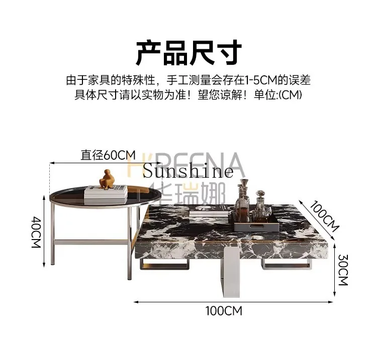 غرفة معيشة إيطالية بسيطة، بولغاري، بلاطة صخرية سوداء، طاولة قهوة مربعة، مجموعة منزلية صغيرة