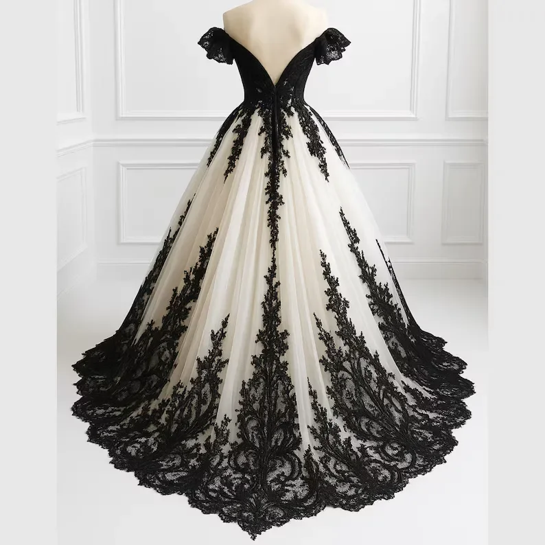 Gothic Ivory Black Wedding Dresses Lace Appliques Off-Shoulder A-Line Long Tulle Bridal Gowns 2026 Vampire Vintage Vestidos